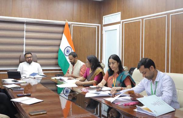 2025 ರ ಅಂತರರಾಷ್ಟ್ರೀಯ ಯೋಗ ದಿನಾಚರಣೆಯ ಸಿದ್ಧತೆಗಳನ್ನು ಕೇಂದ್ರ ಆಯುಷ್ ಸಚಿವ ಶ್ರೀ ಪ್ರತಾಪ್‌ರಾವ್ ಜಾಧವ್ ಪರಿಶೀಲಿಸಿದರು